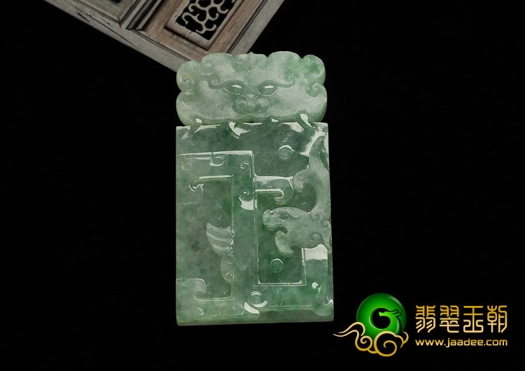 冰种飘花缅甸翡翠A货饕餮牌挂件