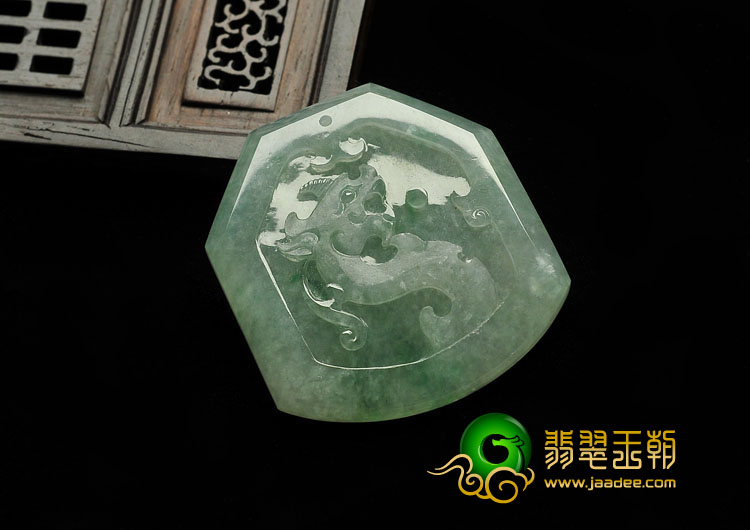 冰种飘花缅甸翡翠A货仿古龙牌挂件