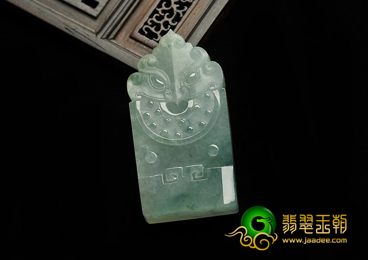 冰种飘花略带黄翡缅甸翡翠A货饕餮挂件