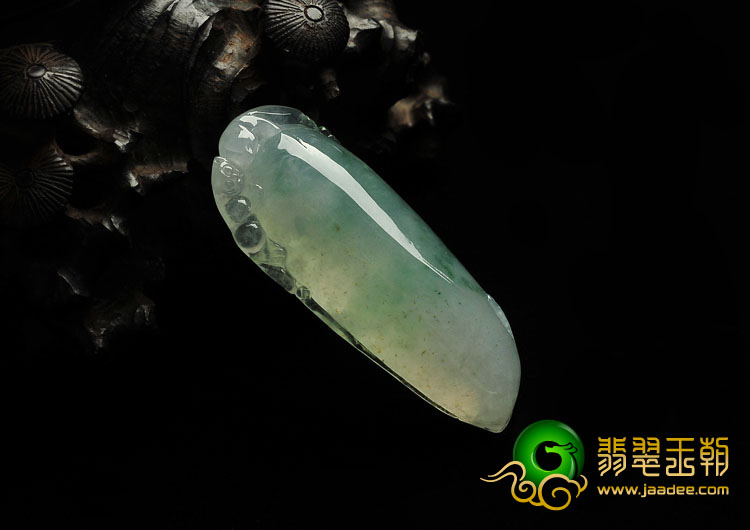 (超值推荐)冰种飘花缅甸翡翠A货福瓜挂件
