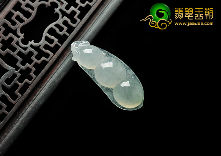 冰种晴水缅甸翡翠A货四季豆挂件