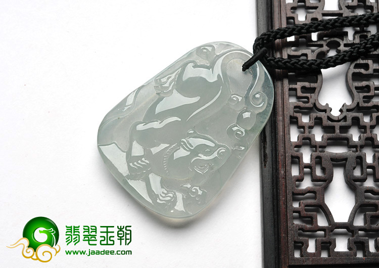 冰种淡晴水缅甸翡翠A货虎牌挂件