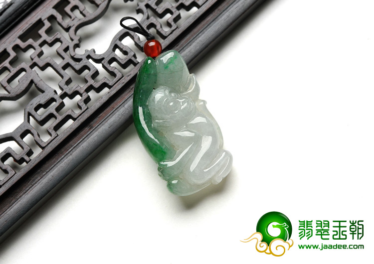 糯冰种翠色缅甸翡翠A货翡翠灵猴献寿挂件