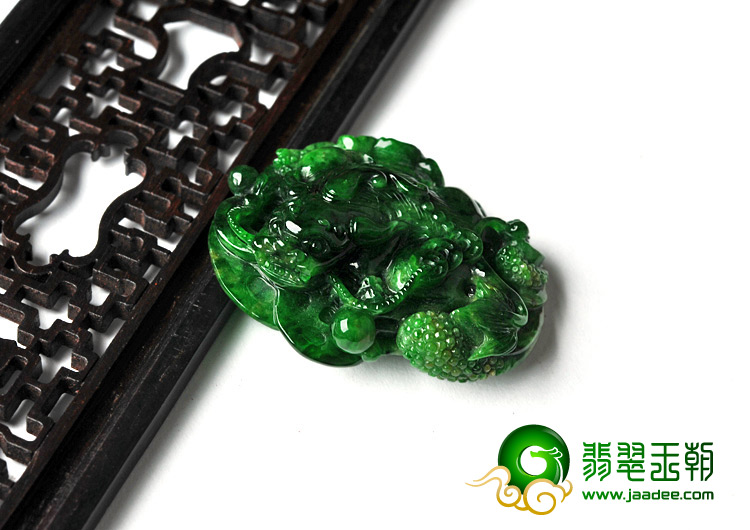 糯冰种黄加绿缅甸翡翠A货螭龙牌挂件