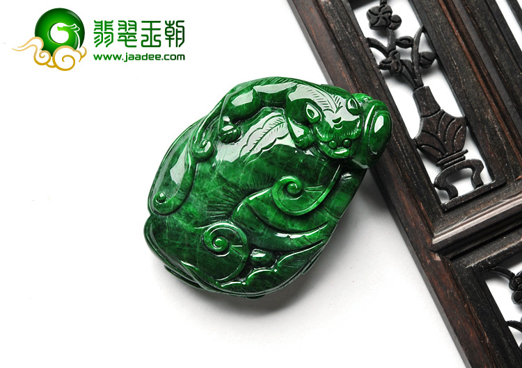 细糯种干青缅甸翡翠A货螭龙如意挂件