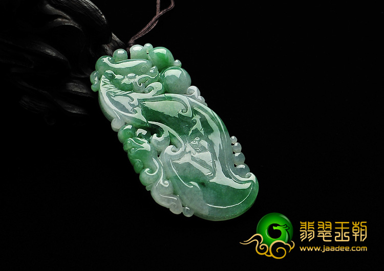 糯冰种翠色缅甸翡翠A货龙牌挂件