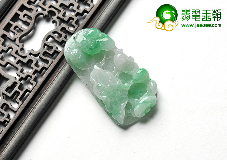 feicui糯冰种飘翠缅甸翡翠A货年年有余挂件