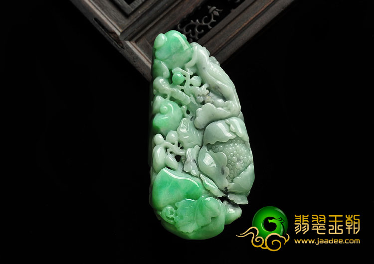 细糯种翠色缅甸翡翠A货富贵花开挂件