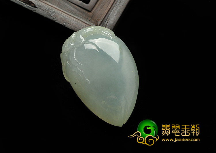 糯冰种淡晴水缅甸翡翠A货寿桃挂件
