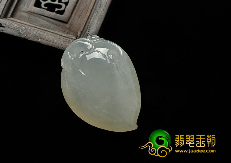 冰种缅甸翡翠A货寿桃挂件