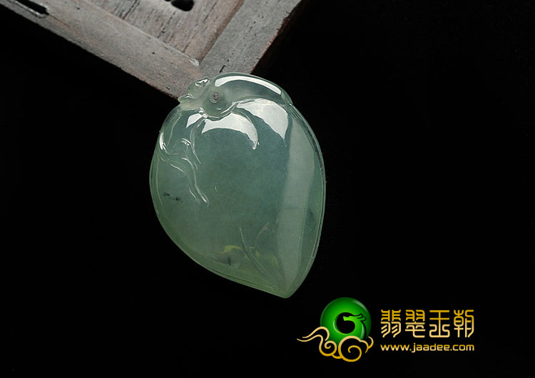 冰种晴水缅甸翡翠A货寿桃挂件
