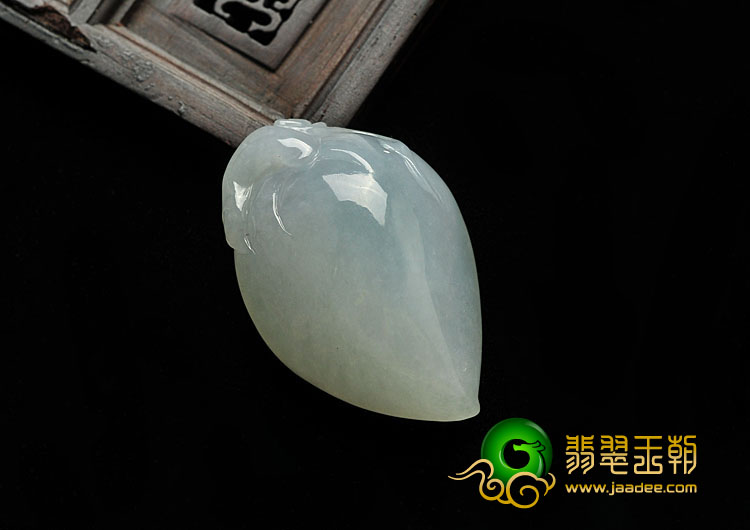 糯冰种淡晴水缅甸翡翠A货寿桃挂件