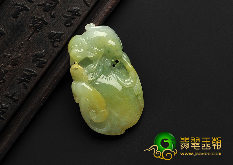feicui糯冰种黄翡缅甸翡翠A货灵猴献瑞挂件