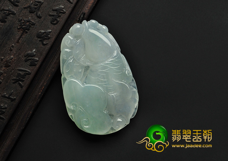 糯冰种晴水缅甸翡翠A货年年有余挂件