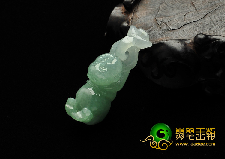 糯冰种晴水缅甸翡翠A货玩童送宝挂件