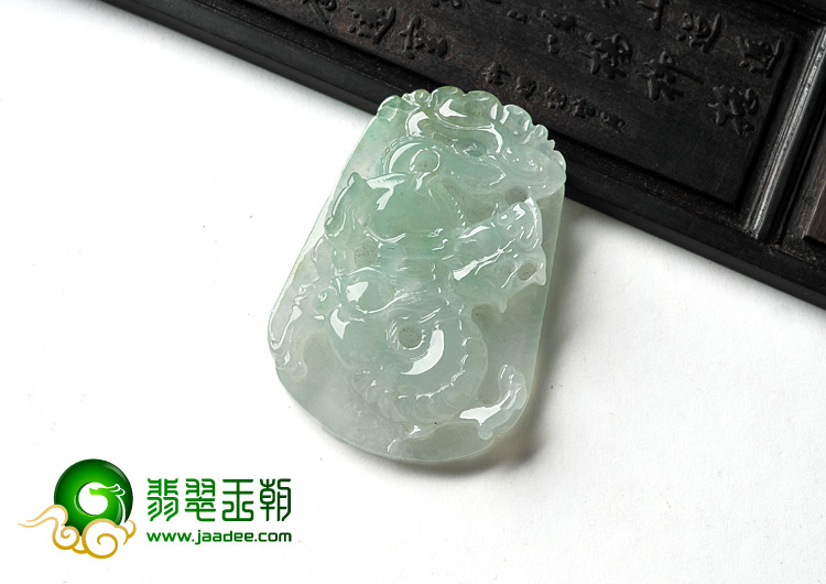 冰种晴水缅甸翡翠A货龙牌挂件