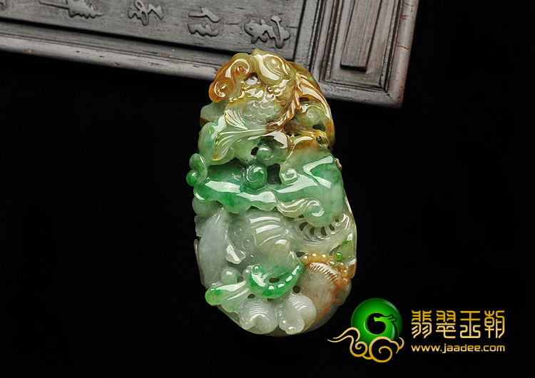 糯冰种多彩缅甸翡翠A货年年有余挂件