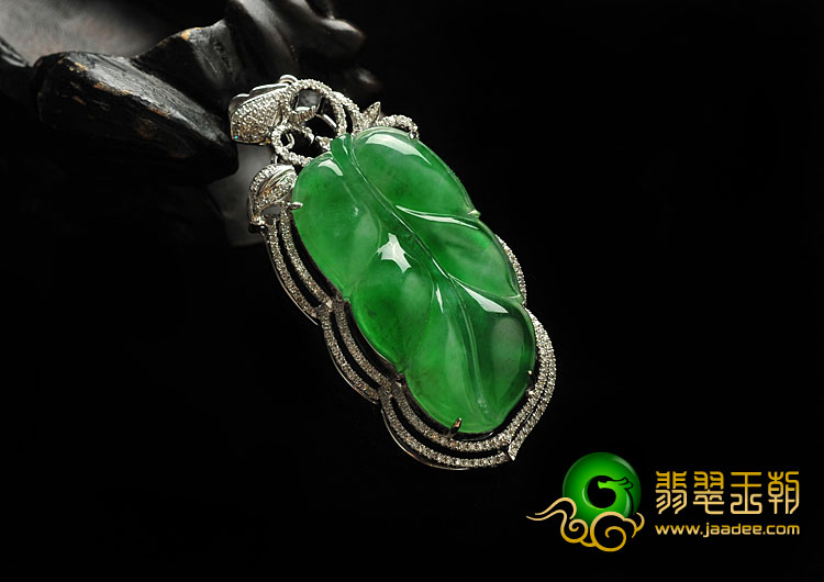 冰种翠色缅甸翡翠A货镶白金金枝玉叶胸坠（真钻）