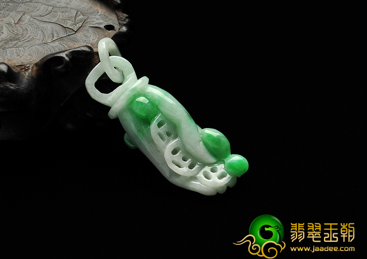 细糯种飘翠缅甸翡翠A货佛手挂件