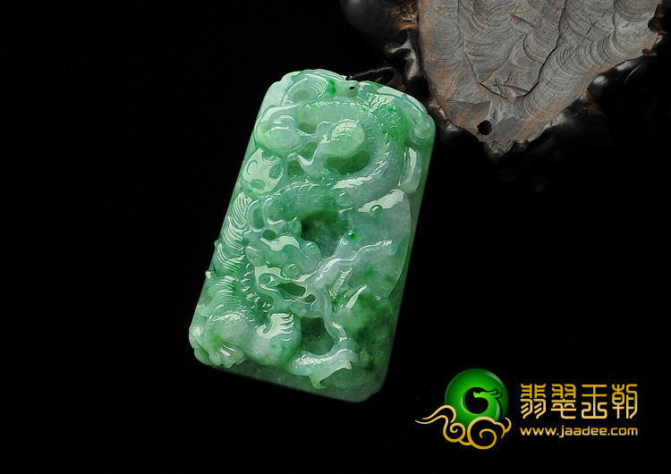 糯冰种翠色缅甸翡翠A货龙牌挂件