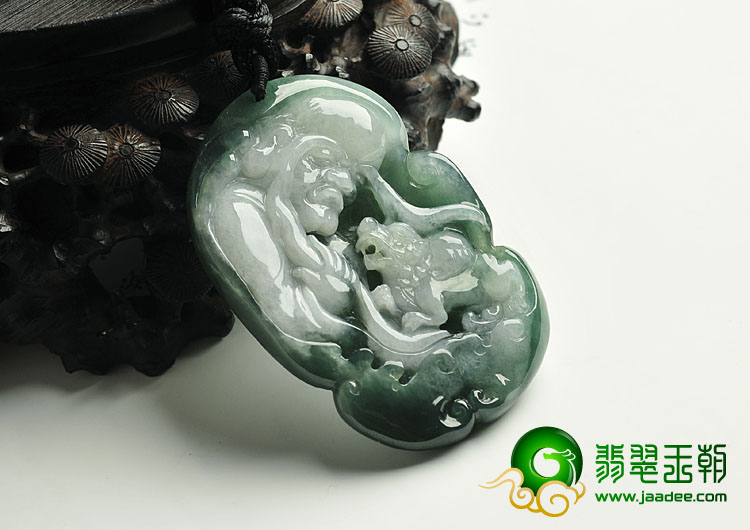 糯冰种蓝晴水缅甸翡翠A货长眉罗汉挂件