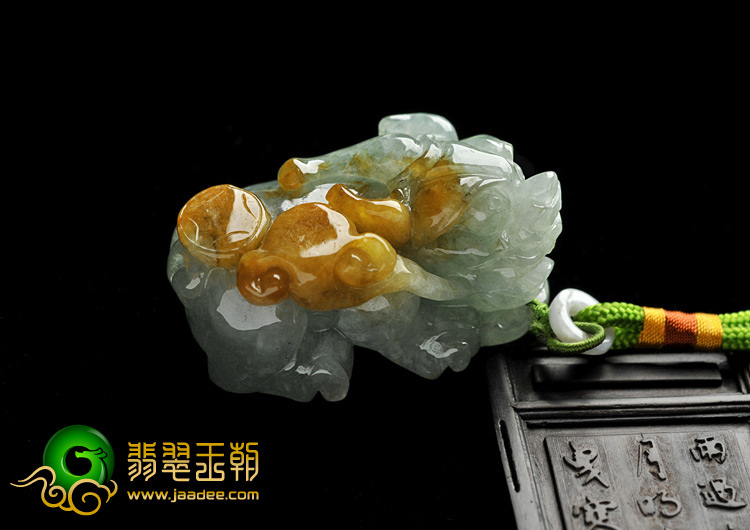 冰种黄翡缅甸翡翠A货貔貅手玩件