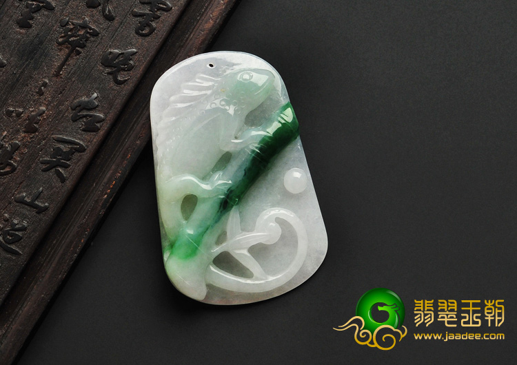 糯冰种飘翠缅甸翡翠A货今非昔比挂件