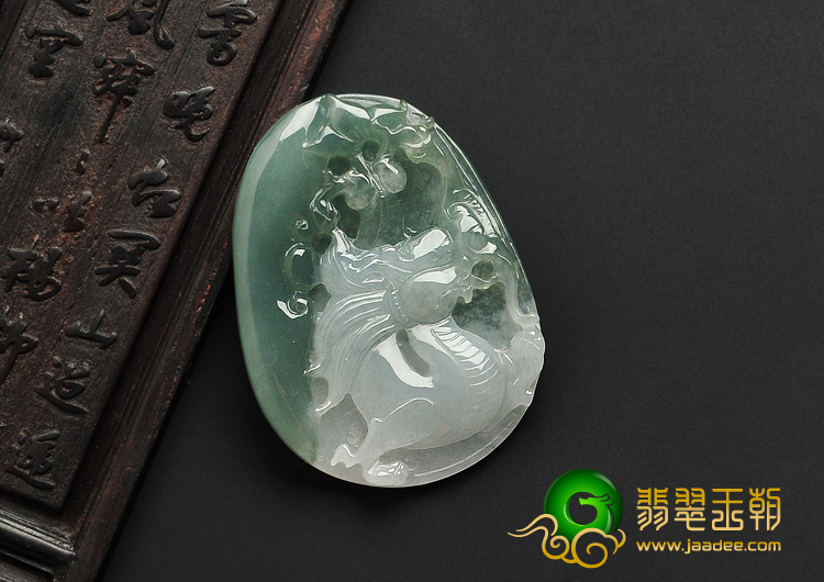 冰种晴水缅甸翡翠A货龙牌挂件