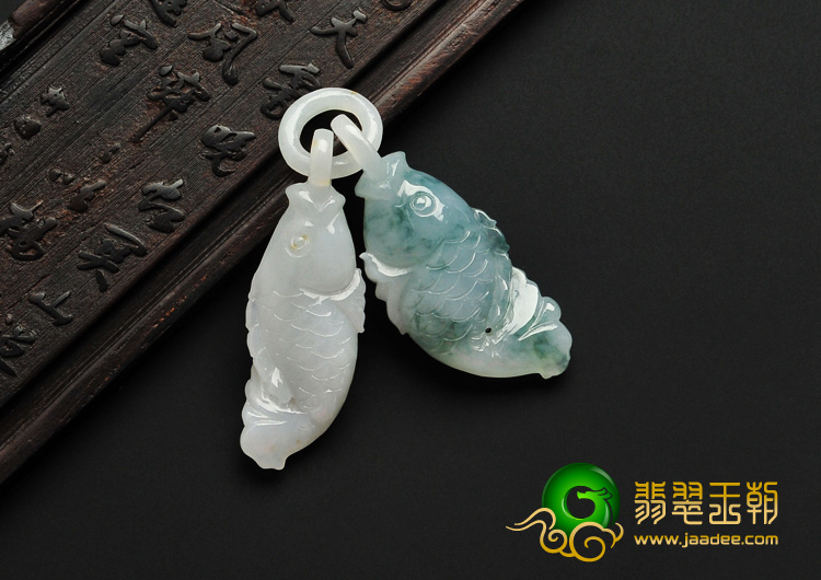 糯冰种飘花缅甸翡翠A货年年有余挂件