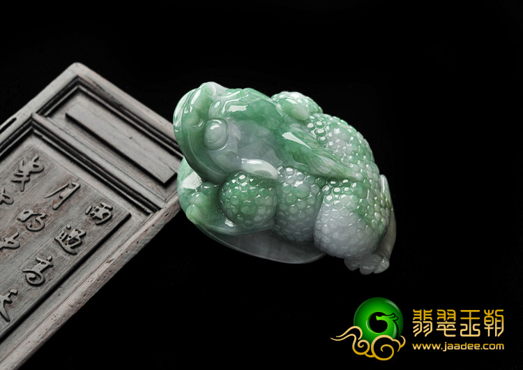 细糯种飘花缅甸翡翠A货金蟾挂件