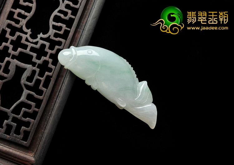 糯冰种飘花缅甸翡翠A货年年有余挂件