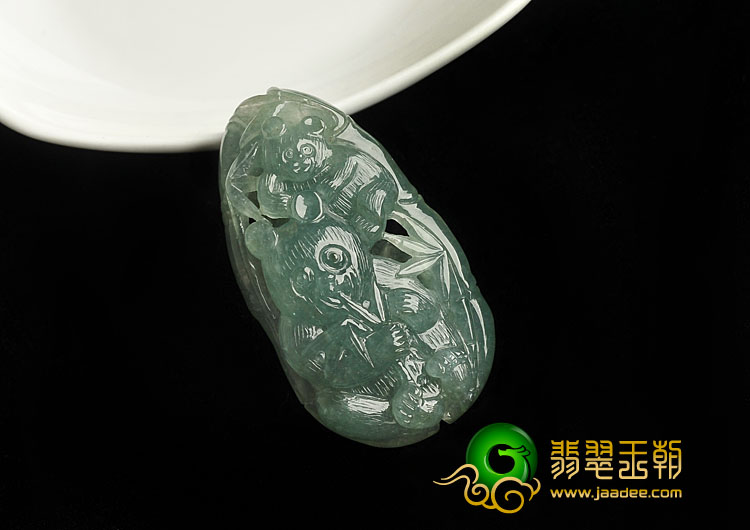 糯冰种晴水缅甸翡翠A货熊猫挂件