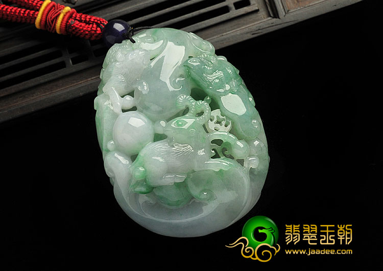 糯冰种飘翠缅甸翡翠A货三羊开泰手玩件