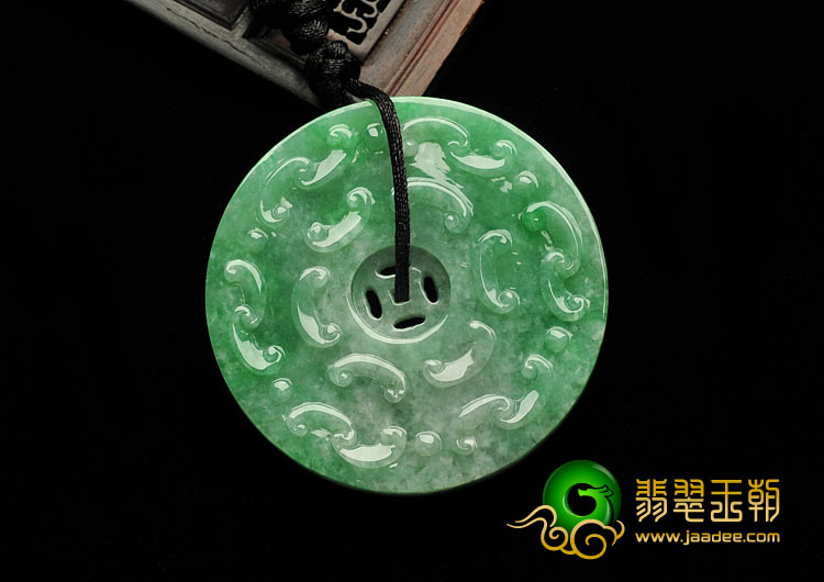 糯冰种翠色缅甸翡翠A货仿古如意牌挂件
