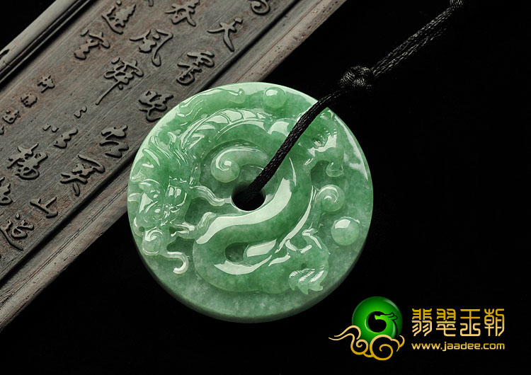 糯冰种豆色缅甸翡翠A货龙牌挂件