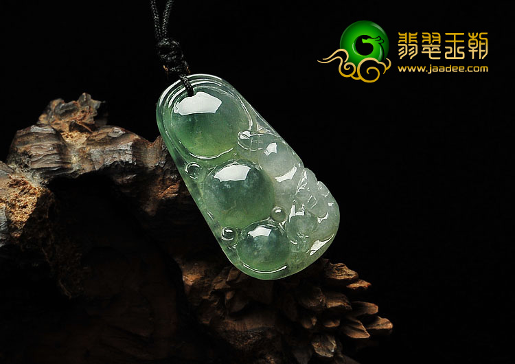 feicui糯冰种晴水缅甸翡翠A货四季豆挂件