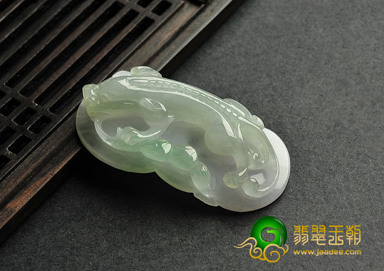 糯冰种淡晴水缅甸翡翠A货螭龙挂件