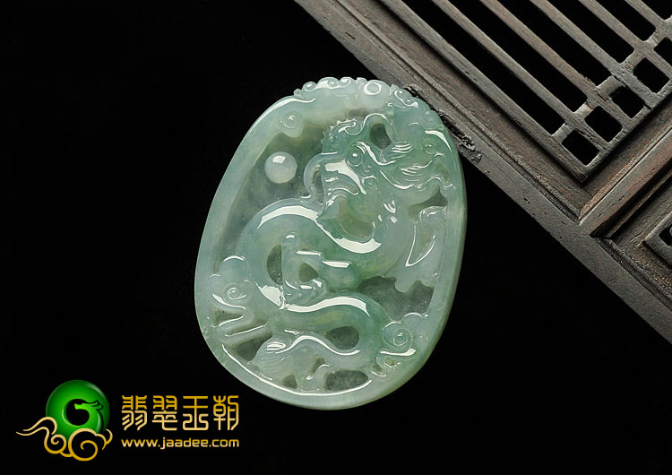 冰种晴水缅甸翡翠A货龙牌挂件