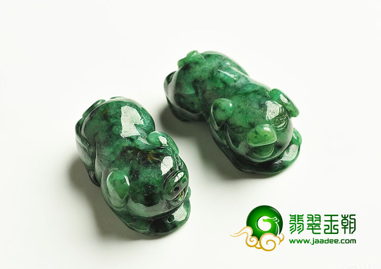 细糯种癣加绿缅甸翡翠A货福猪挂件（一对）