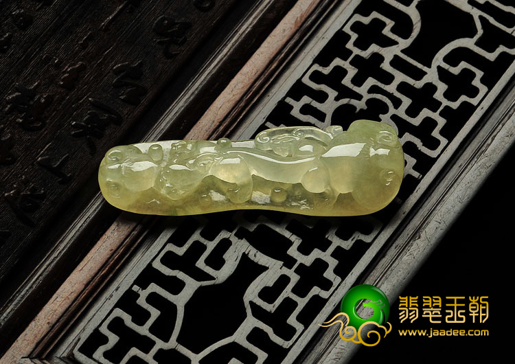 冰种黄翡缅甸翡翠A货螭龙挂件