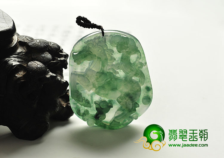 冰种飘花缅甸翡翠A货马牌挂件