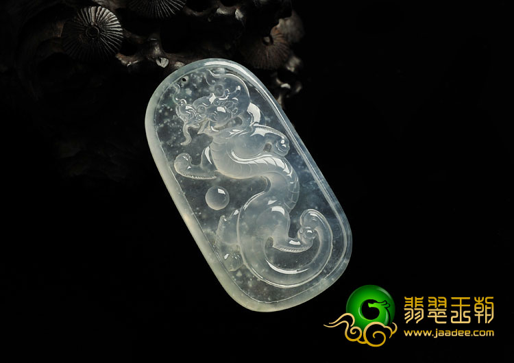 冰玻种缅甸翡翠A货龙牌挂件