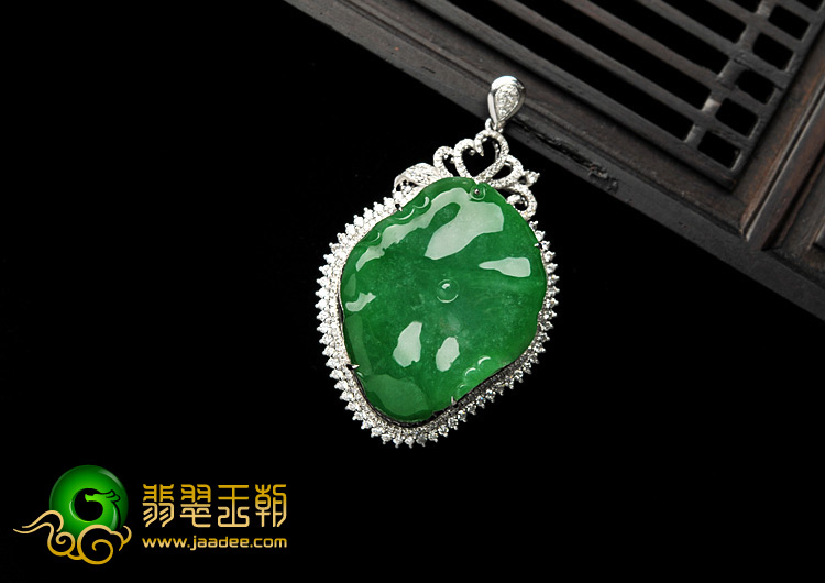 糯冰种正阳绿缅甸翡翠A货镶白金胸坠（真钻）