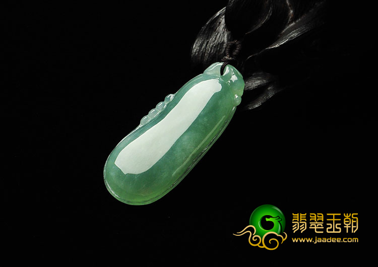 糯冰种晴水缅甸翡翠A货福瓜挂件