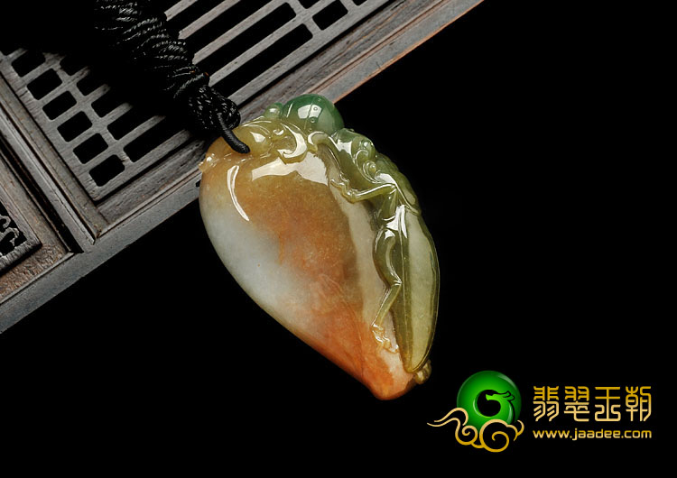 糯冰种多彩缅甸翡翠A货蝉螂挂件