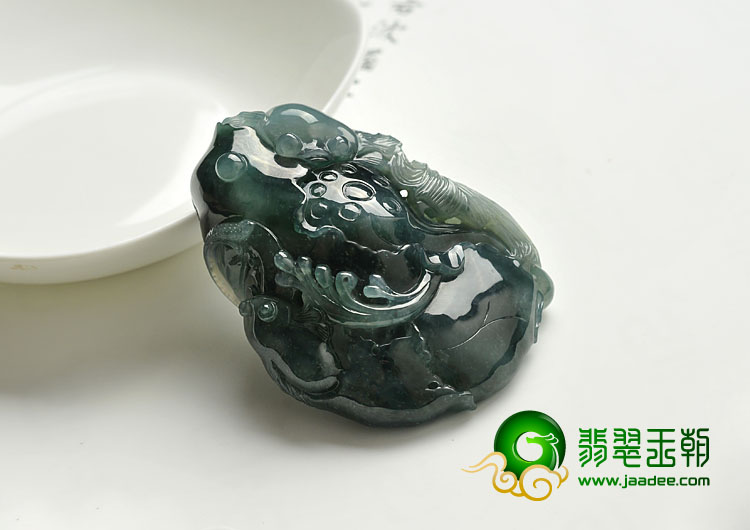 糯冰种青色缅甸翡翠A货年年有余挂件