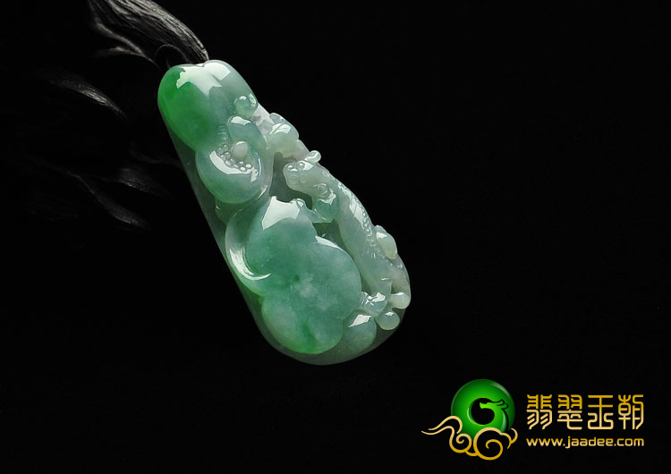 糯冰种翠色缅甸翡翠A货螭龙如意挂件