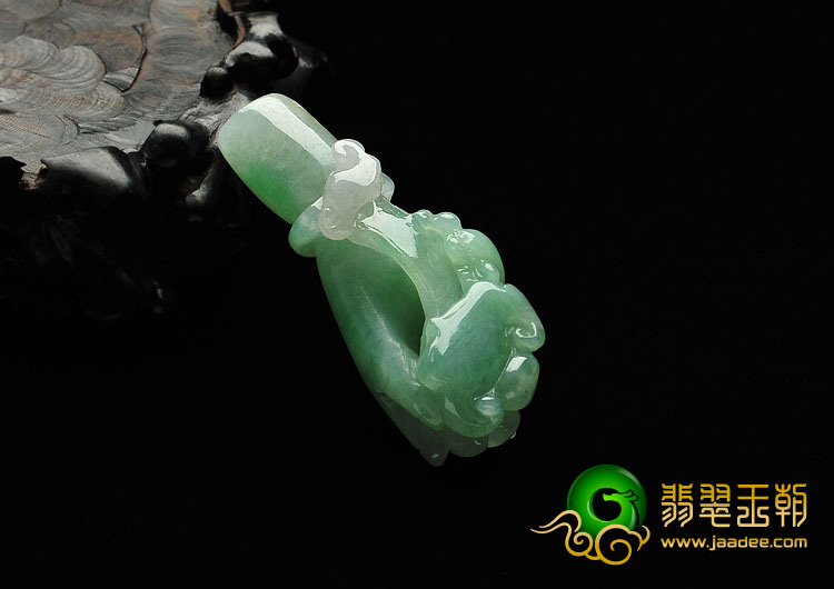 糯冰种豆色缅甸翡翠A货佛手挂件