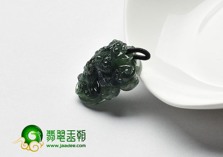 冰种油青缅甸翡翠A货金蟾挂件