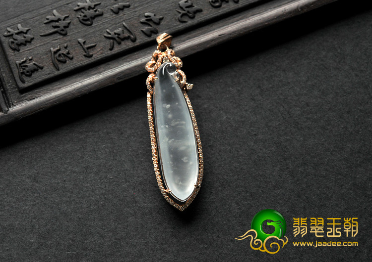 玻璃种缅甸翡翠A货镶玫瑰金福瓜胸坠（真钻）